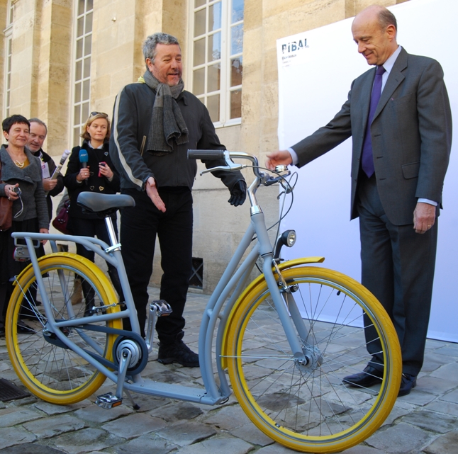 vélo urbain pibal par philippe starck